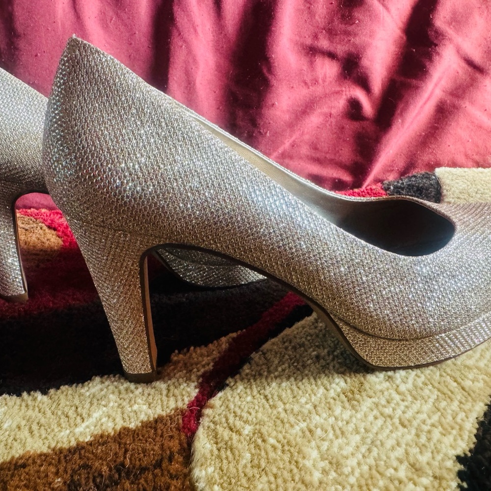 Golden platform - Picture 4 of 5